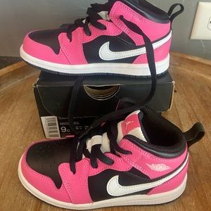Jordan 1 mid PINK & BLACK